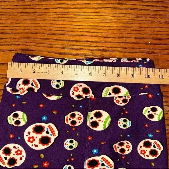 Lularoe Tween Leggings Halloween Skulls Floral All Over Print Purple Background - Picture 6 of 8